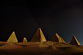 Pyramiden auf dem königlichen Friedhof neben dem Jebel Barkal; Meroe, Sudan, Afrika.