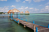 Dock, an der Lagune in Bacalar; Quintana Roo, Mexiko