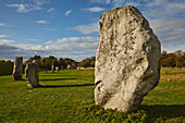 Prähistorische stehende Steine bei Avebury; Wiltshire, England, Großbritannien