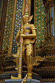 Eine Statue bewacht die Phra Mondop Bibliothek im Großen Palast; Phra Mondop Bibliothek, Großer Palast, Bangkok, Thailand.