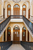 Treppenaufgänge in der Großen Chorsynagoge; St. Petersburg Russland