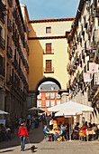 Die Calle Toledo Eingang zur Plaza Mayor; Madrid Spanien