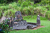 Denkmal auf dem Gipfel der Kipu Kai Area für Cowboy William Hyde Rice; Kauai, Hawaii, Usa