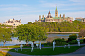 Parlamentsgebäude und das Fairmont Chateau Laurier; Ottawa Ontario Kanada
