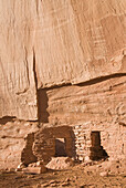 Arizona, Navajo Tribal Park, Monument Valley, Mystery Valley, Ruinen eines Anasazi-Indianerhauses.