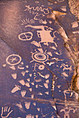 Utah, Antike Felszeichnung auf dem Newspaper Rock bei Monticello.