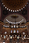 Hängelampe und Kuppeldecken; Istanbul Türkei