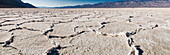 USA, Kalifornien, Death Valley, Blick auf Salzwiesen