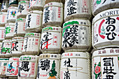 Sake-Fässer; Tokio, Japan
