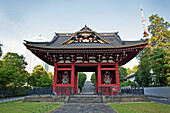 Verziertes Tor in japanischer Architektur; Tokio, Japan