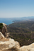 Zypern, Soli, Landschaft mit Küstenlinie und Straße