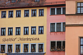 Bunte Gebäude des Marktplatzes in Rothenburg; Rothenburg Ob Der Tauber, Bayern, Deutschland