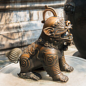 Statue eines Tieres am Sommerpalast; Peking, China