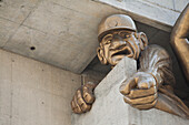 Nahaufnahme der Skulptur an der Außenseite des Skydome; Toronto, Ontario, Kanada