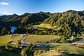 Ein Blick über das Blue Duck Valley auf der Blue Duck Lodge, einer neuseeländischen Farm im Whanganui National Park; Whakahoro, Neuseeland