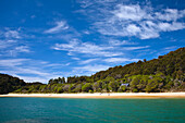 Anchorage ist ein atemberaubender Strand inmitten des neuseeländischen Abel Tasman Nationalparks; Abel Tasman, Neuseeland