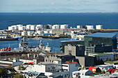 Blick über Reykjavik zur Harpa und in den Norden; Reykjavik, Gullbringusysla, Island