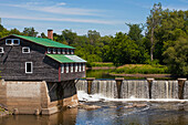 Die alte Getreidemühle von 1897; Huntingville, Québec, Kanada