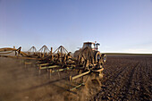 Weizenaussaat, Traktor ziehende Drillmaschine, Australien