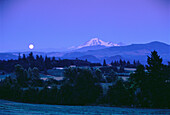 Mount Baker in der Abenddämmerung Washington, USA