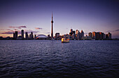 Skyline von Toronto in der Abenddämmerung, Ontario, Kanada