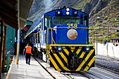 Zug am Bahnhof, Ollantaytambo, Provinz Urubamba, Region Cusco, Peru