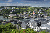Panoramablick auf das Fischerstädtchen Kinsale, Republik Irland
