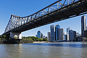 Skyline von Brisbane und die Story Bridge über den Brisbane River in Queensland, Australien
