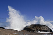 Wellen brechen an Küste, Atlantischer Ozean, Südafrika