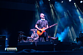 Die mexikanische Band Molotov tritt live während des Vive Latino 2022 Festivals in Zaragoza, Spanien, auf