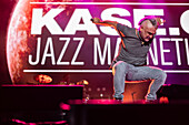 Der spanische Künstler Kase.O und Jazz Magnetism treten live beim Vive Latino 2022 Festival in Zaragoza, Spanien, auf