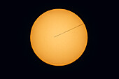Ein Kompositbild des Merkurtransits über die Sonnenscheibe am 11. November 2019, an einem Tag ohne Sonnenflecken auf der Sonne. Die Temperatur lag an diesem Morgen zwischen -20° C und -15° C, aber der Himmel war vollkommen klar.