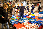 Fisch- und Meeresfrüchteabteilung in Mercabarna. Barcelonas zentrale Märkte. Barcelona. Spanien