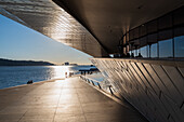 MAAT (Museum für Kunst, Architektur und Technologie), entworfen von der britischen Architektin Amanda Levete, Belem, Lissabon, Portugal