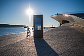 MAAT (Museum für Kunst, Architektur und Technologie), entworfen von der britischen Architektin Amanda Levete, Belem, Lissabon, Portugal