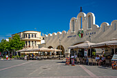 Blick auf den städtischen Markt von Kos am zentralen Eleftherias-Platz in Kos-Stadt, Kos, Dodekanes, Griechische Inseln, Griechenland, Europa