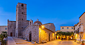 Blick auf Chiesa Parrocchiale di S. Paolo Apostolo Kirche in der Abenddämmerung, Olbia, Sardinien, Italien, Mittelmeer, Europa