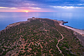 Luftaufnahme der Insel Capo Passero bei Sonnenaufgang, Gemeinde Portopalo di Capo Passero, Provinz Siracusa, Sizilien, Italien, Mittelmeer, Europa