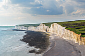 Strand von Birling Gap, Kreidefelsen der Seven Sisters, South Downs National Park, East Sussex, England, Vereinigtes Königreich, Europa