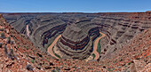 Die Mäander des San Juan River im Goosenecks State Park, angrenzend an das Navajo Indianerreservat, bei Mexican Hat, Utah, Vereinigte Staaten von Amerika, Nordamerika