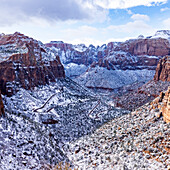 USA, Utah, Springdale, Zion National Park, Blick auf die Berge im Winter