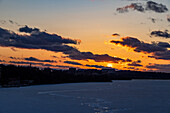 USA, Wisconsin, Madison, Blick auf den Mendota-See bei Sonnenuntergang