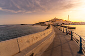 Blick auf Kathedrale und Dalt Vila vom Hafen aus bei Sonnenuntergang, UNESCO-Weltkulturerbe, Ibiza-Stadt, Eivissa, Balearen, Spanien, Mittelmeer, Europa