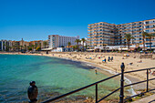 Blick auf Playa De Santa Eulalia, Santa Eularia des Riu, Ibiza, Balearen, Spanien, Mittelmeer, Europa