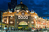 Melbournes Wahrzeichen Flinders Street Station. Melbourne, Victoria, Australien, Pazifik