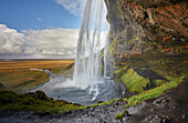 Wasserfall Seljalandsfoss, in der Nähe der Stadt Vik, im Süden Islands, Polarregionen
