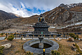 Buddhist stupa in Muktinath valley, Kingdom of Mustang, Himalayas, Nepal, Asia