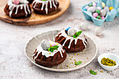 Mini-gingerbread Easter nests