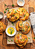 Pesto yeast knots with garlic butter