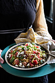 Couscous-Salat mit Wassermelone, Sellerie und Feta